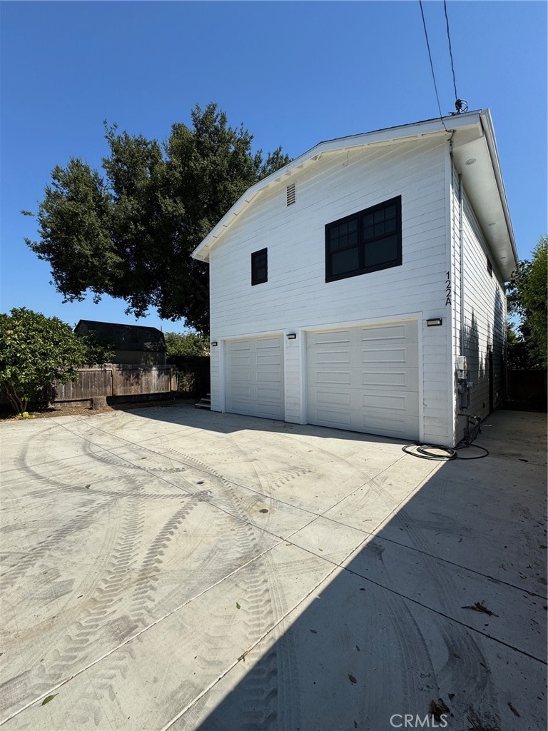 New construction ADU. 2 bedroom 2 bath upstairs unit with parking for 2 plus oversized private garage is available for office use, storage or additional parking. Welcome to your comfy home in downtown Fullerton, this is a must see. Great location, walking distance to downtown, on a short closed street. This is a must see and will go quickly.