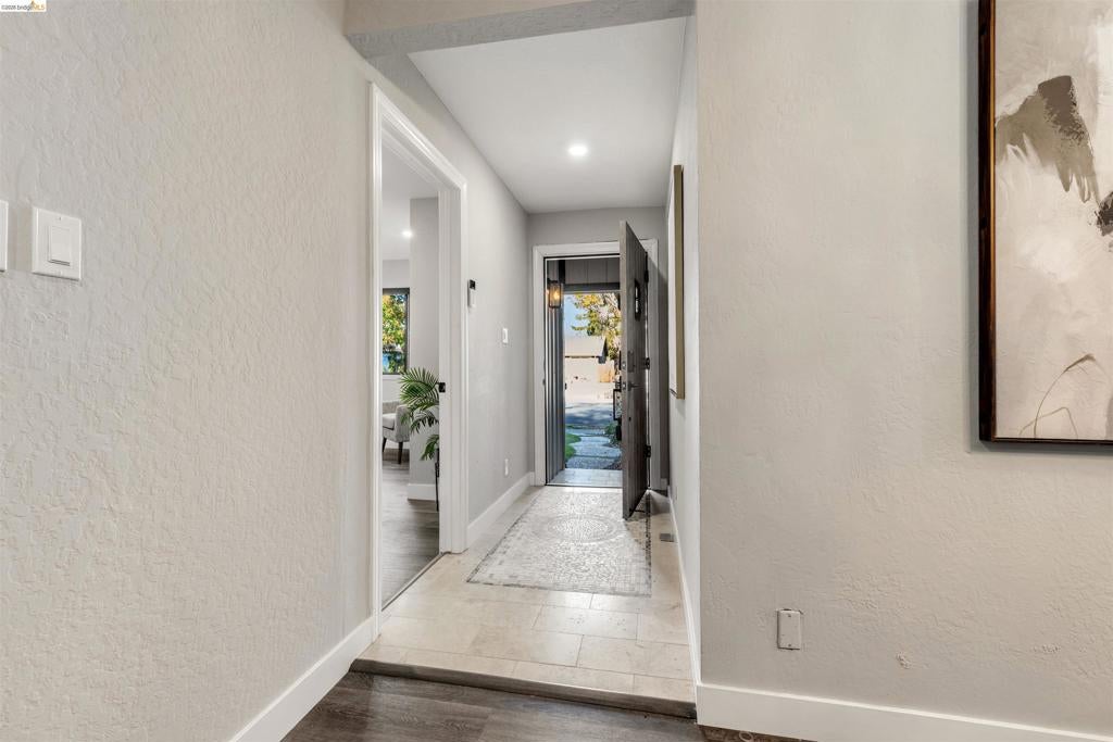 4421 Meadowlark Dr