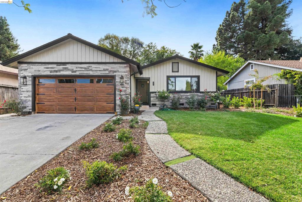 4421 Meadowlark Dr