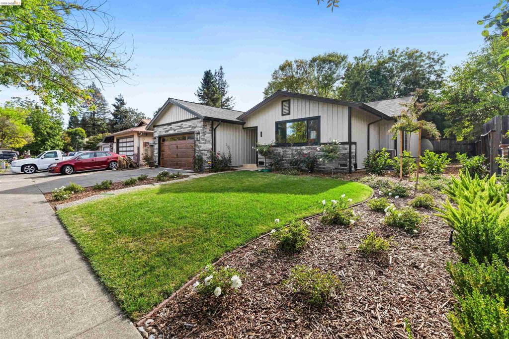 4421 Meadowlark Dr