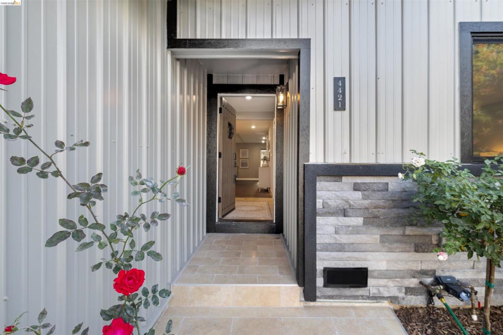 4421 Meadowlark Dr