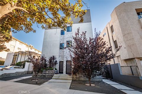 Photo of 14944 Moorpark Street, Sherman Oaks, CA 91403 (MLS # BB25224111)