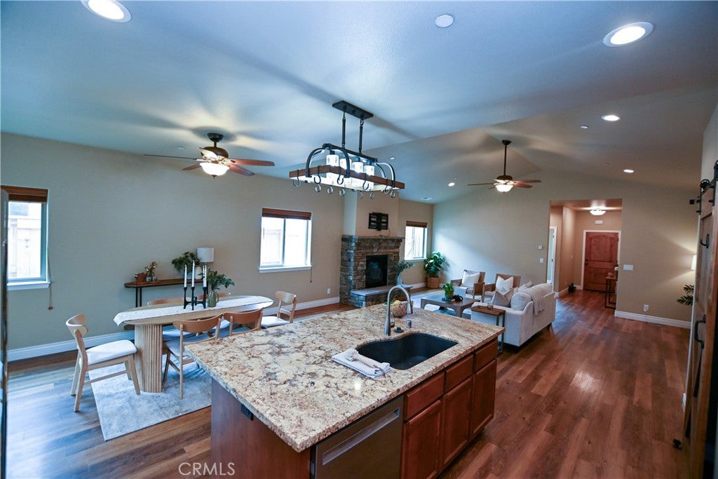 1654 Desert Spring
