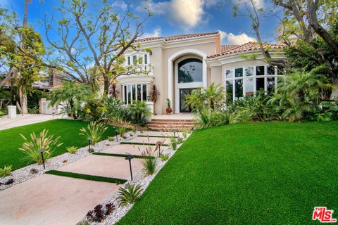 Photo of 25522 COLETTE Way, Calabasas, CA 91302 (MLS # 26868605)