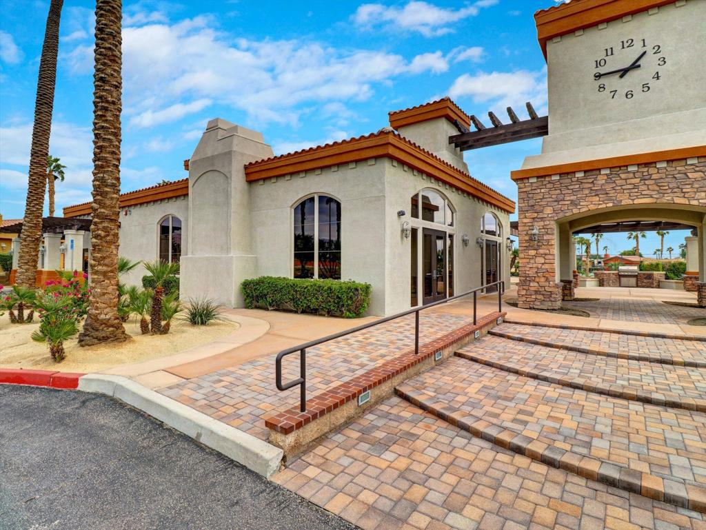 Vineyards Mtr Coach - Residential