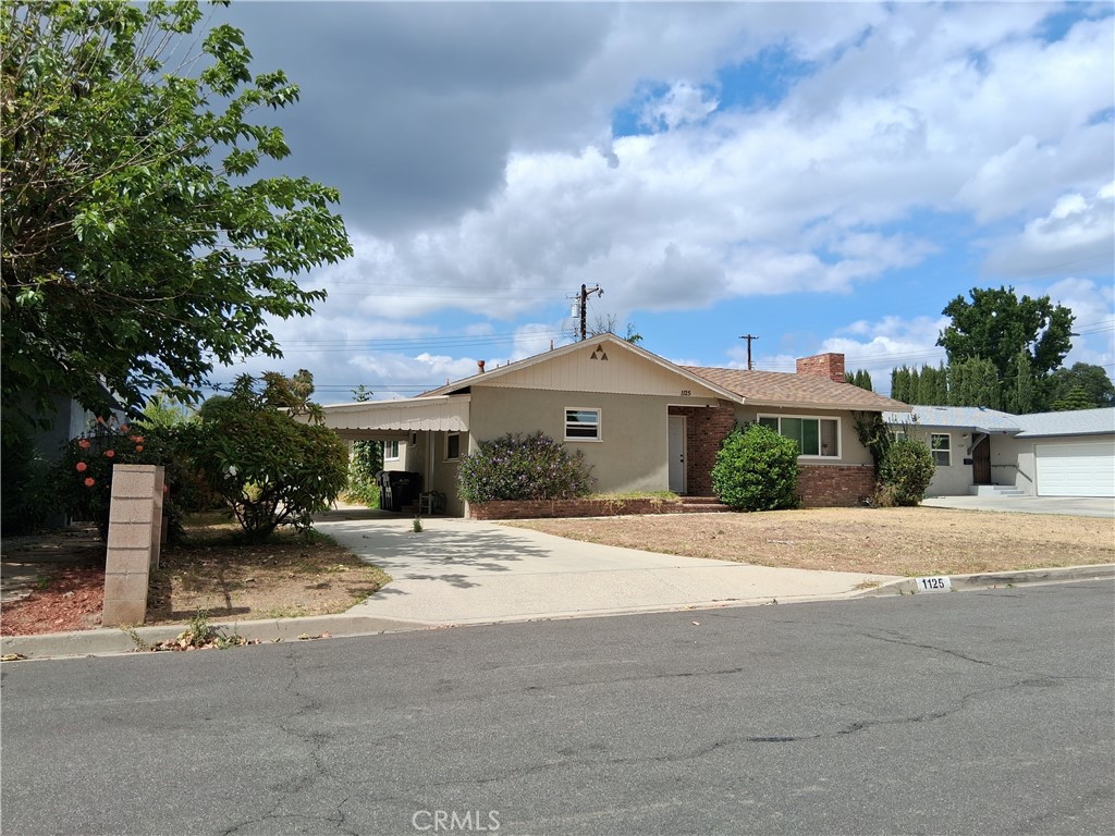 1125 E Thackery