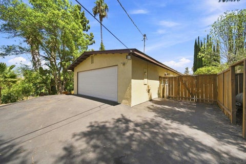 Photo of 1752 N Ash St. ST, Escondido, CA 92027 (MLS # 260021154SD)