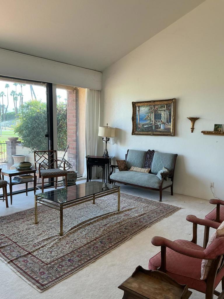 211 La Paz Way