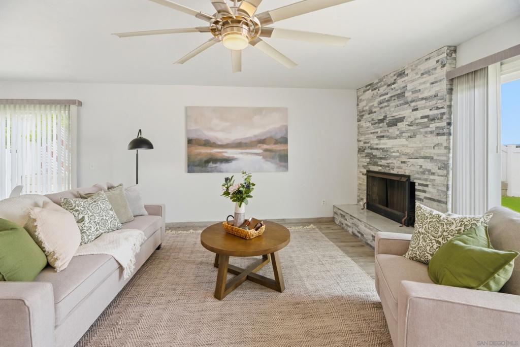 13011 Avenida Grande