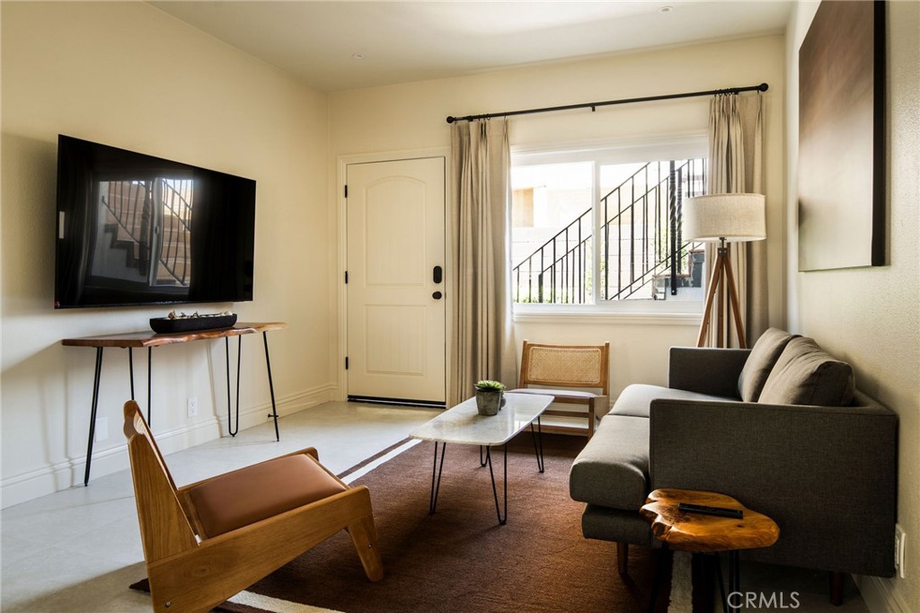 **Fully Furnished Apartment**
Experience the perfect blend of style and comfort in this spacious, art deco-inspired apartment featuring 2 cozy bedrooms and 1 modern bathroom. With vibrant design touches and ample natural light, this inviting space offers a true home away from home. Enjoy the convenience of free parking and a prime location just 3.3 miles from SoFi Stadium and 5.7 miles from LAX—ideal for travelers, families, or groups seeking both relaxation and accessibility in the heart of the city.
Free Parking on Premise
Laundry on site