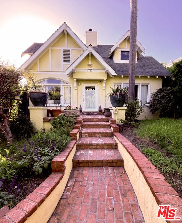 Photo of 1713 N Orange Grove Avenue, Los Angeles, CA 90046 (MLS # 26102268)