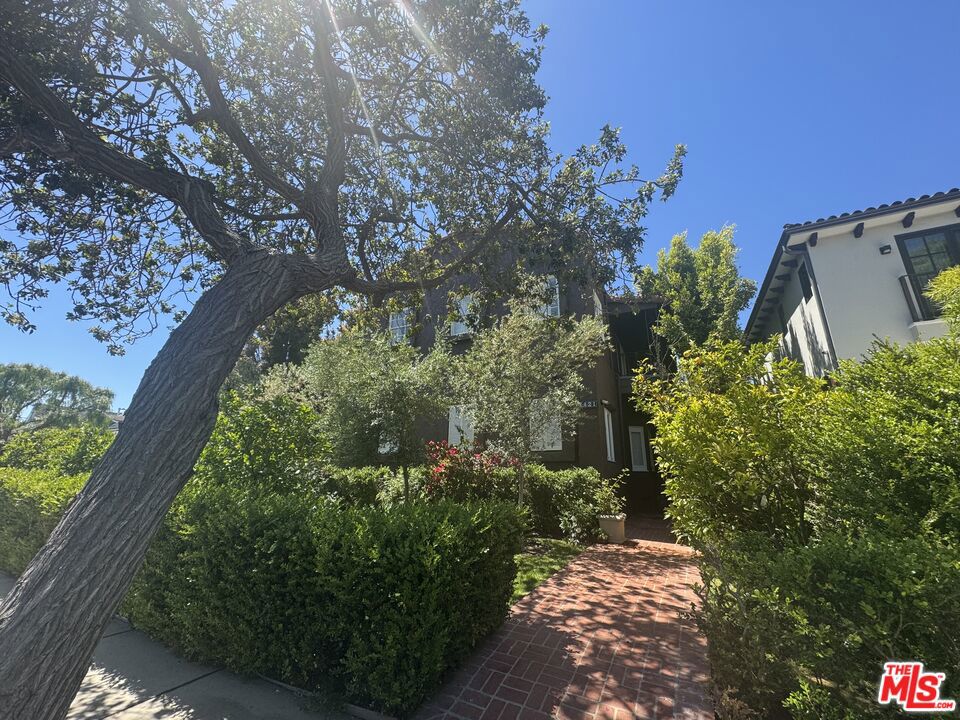 2421 California Avenue