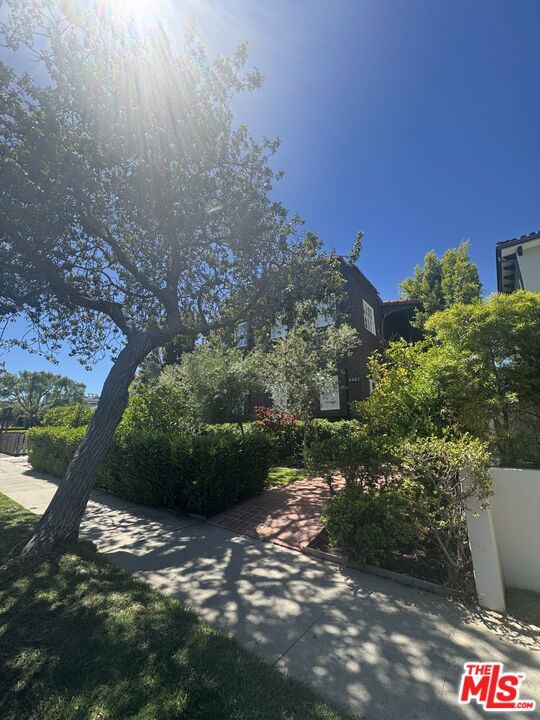 2421 California Avenue