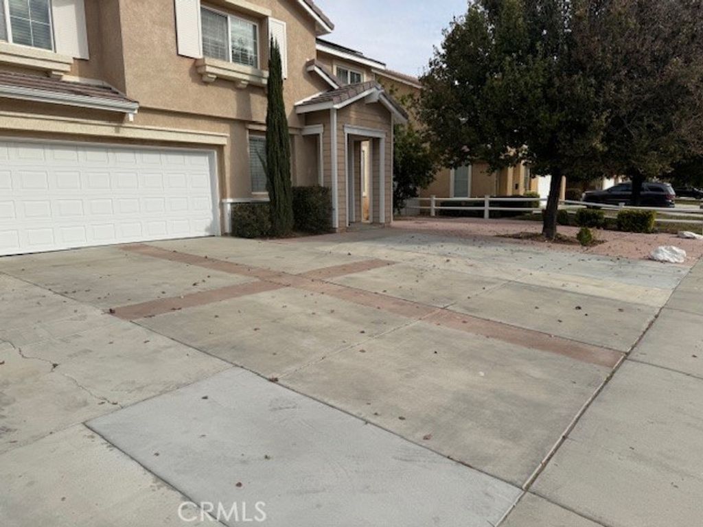Photo of 2401 W Avenue P12, Palmdale, CA 93551 (MLS # SR25258863)