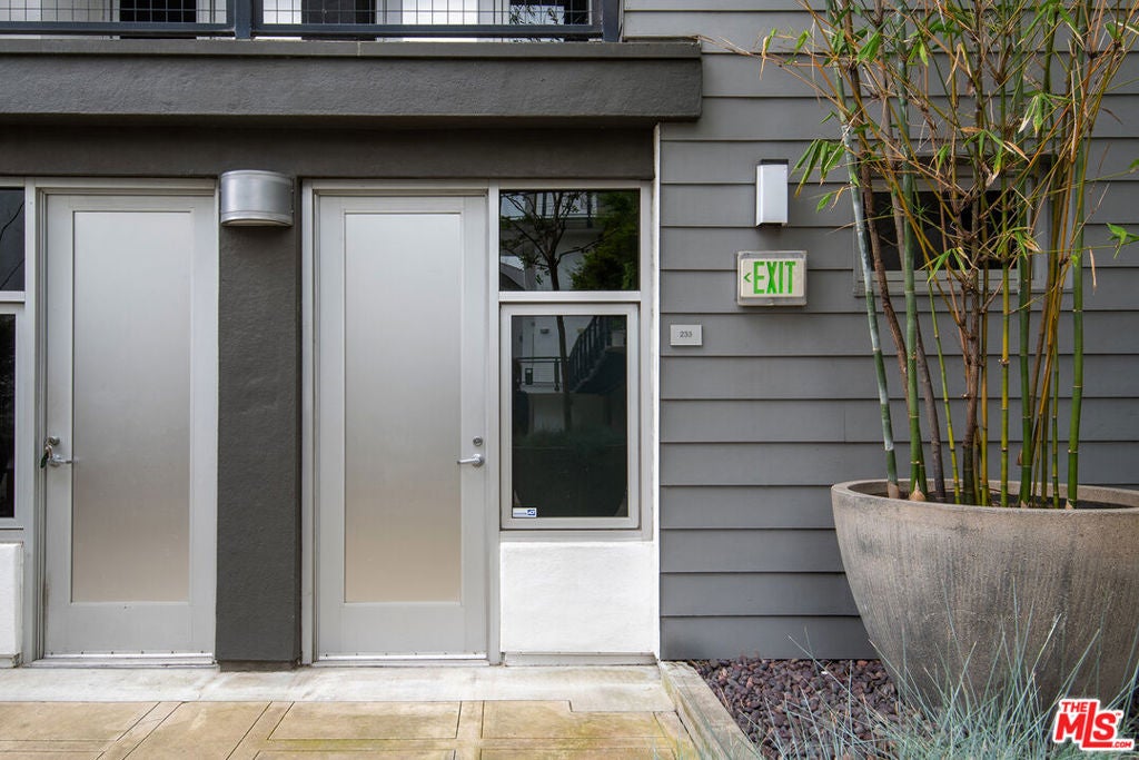 4111 W Sunset Boulevard 233