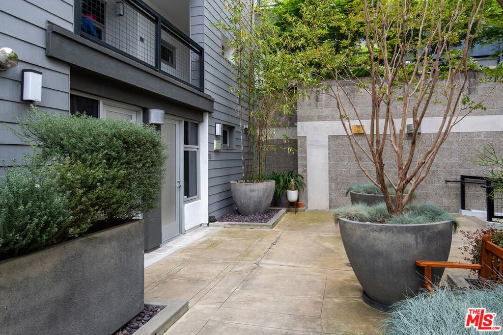 4111 W Sunset Boulevard 233