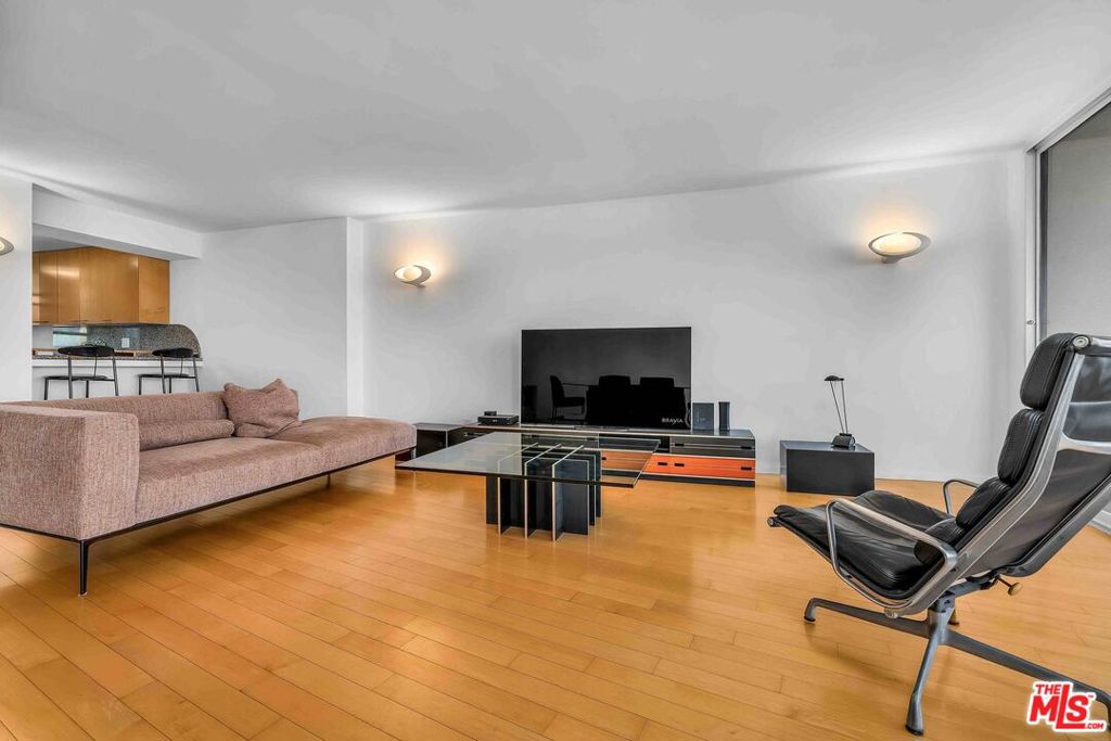 4316 Marina City Dr 1033