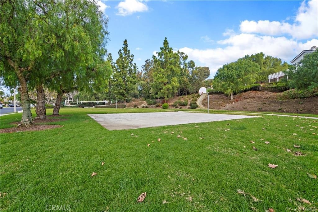 5 Glastonbury Pl