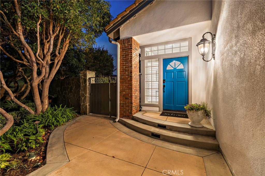 5 Glastonbury Pl