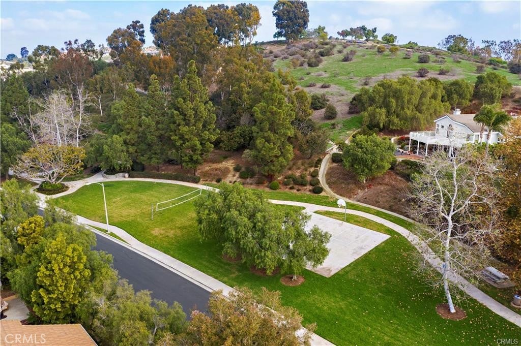 5 Glastonbury Pl