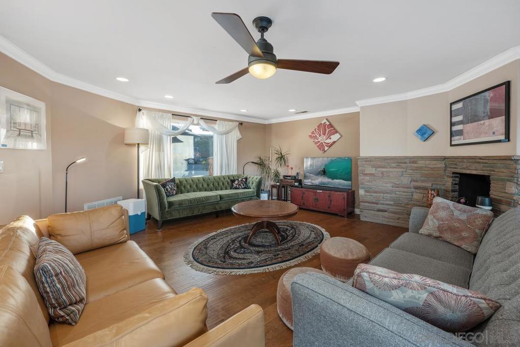 5040 Colina Dr