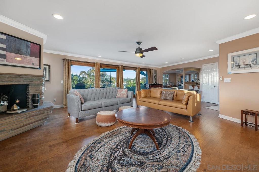 5040 Colina Dr