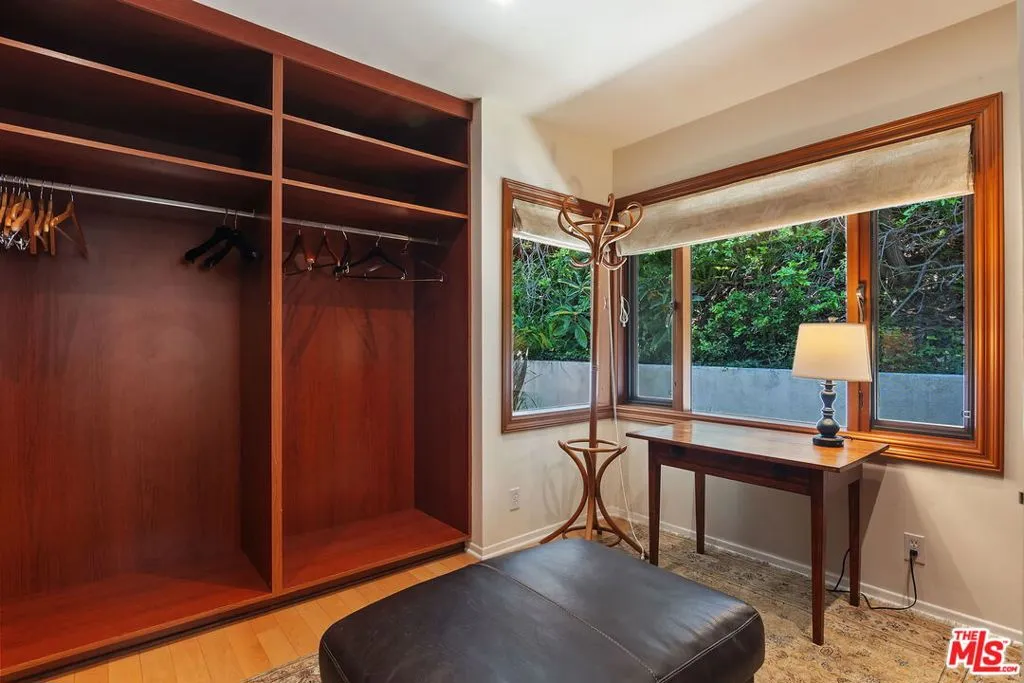 Pacific Palisades, California 90272, United States, 3 Bedrooms Bedrooms, ,3 BathroomsBathrooms,Residential,Active,191510