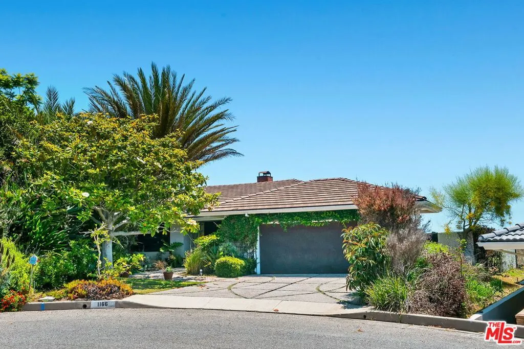 Pacific Palisades, California 90272, United States, 3 Bedrooms Bedrooms, ,3 BathroomsBathrooms,Residential,Active,191510