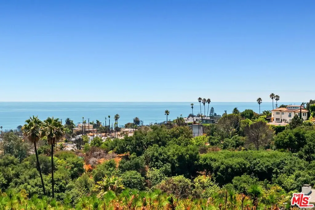 Pacific Palisades, California 90272, United States, 3 Bedrooms Bedrooms, ,3 BathroomsBathrooms,Residential,Active,191510