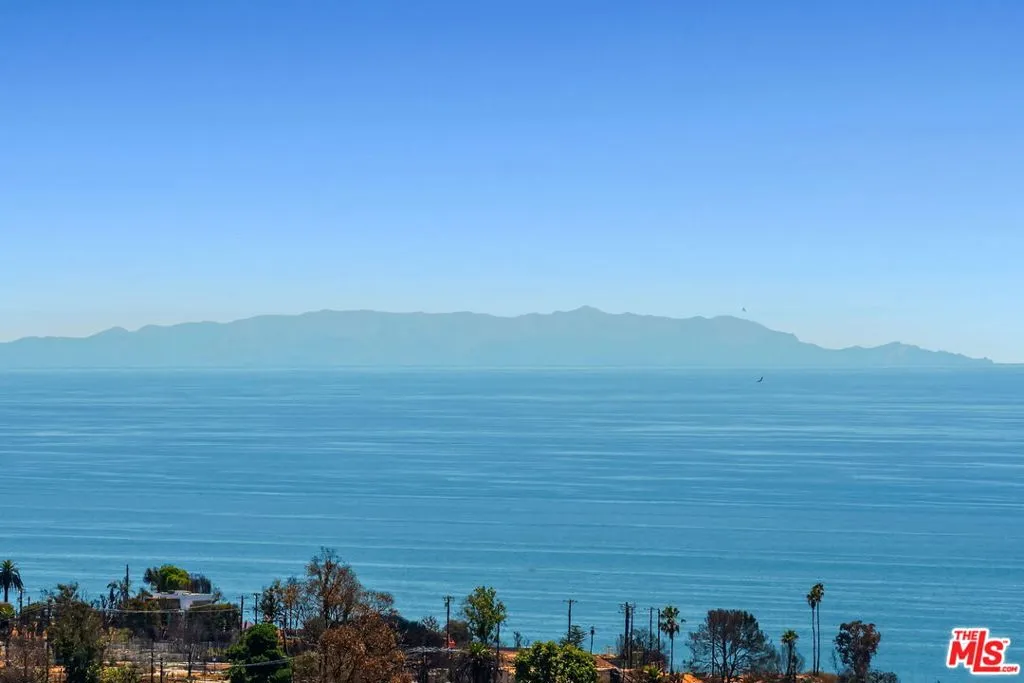 Pacific Palisades, California 90272, United States, 3 Bedrooms Bedrooms, ,3 BathroomsBathrooms,Residential,Active,191510