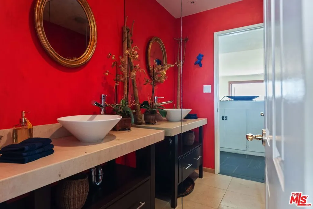 Pacific Palisades, California 90272, United States, 3 Bedrooms Bedrooms, ,3 BathroomsBathrooms,Residential,Active,191510