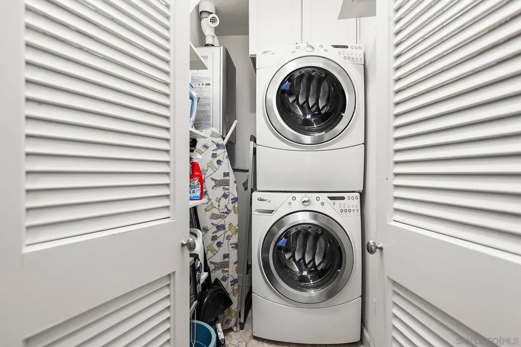 La Jolla, California 92037, United States, 3 Bedrooms Bedrooms, ,2 BathroomsBathrooms,Residential,Active,219433