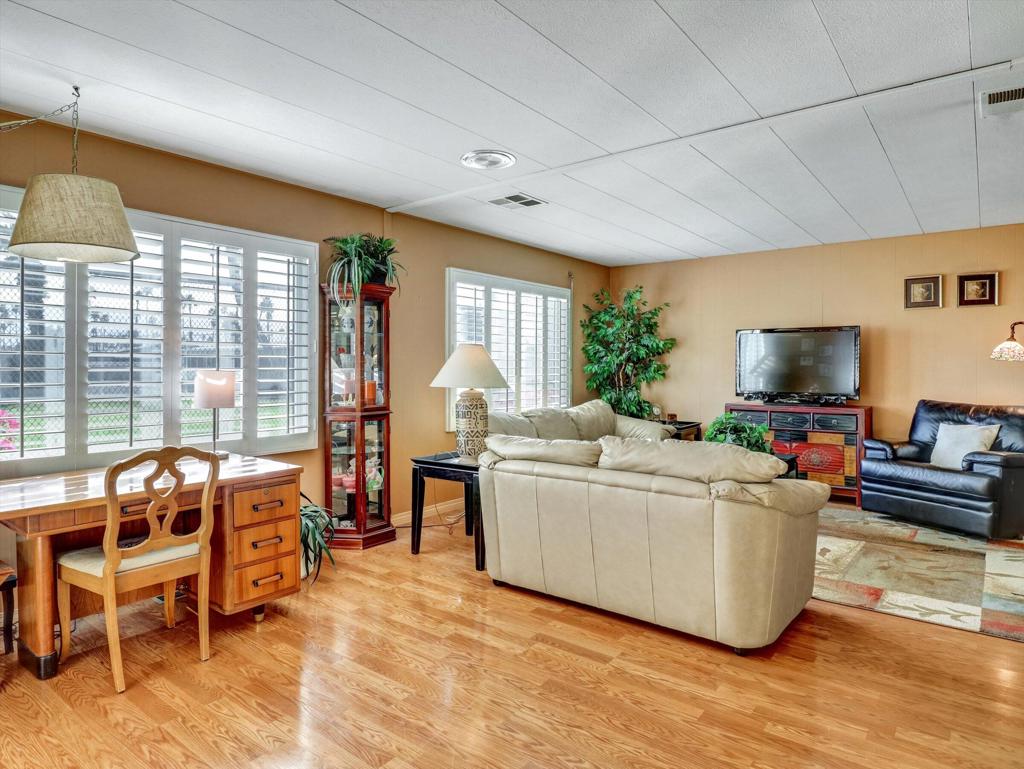 Tri Palm Estates - Manufactured In Park