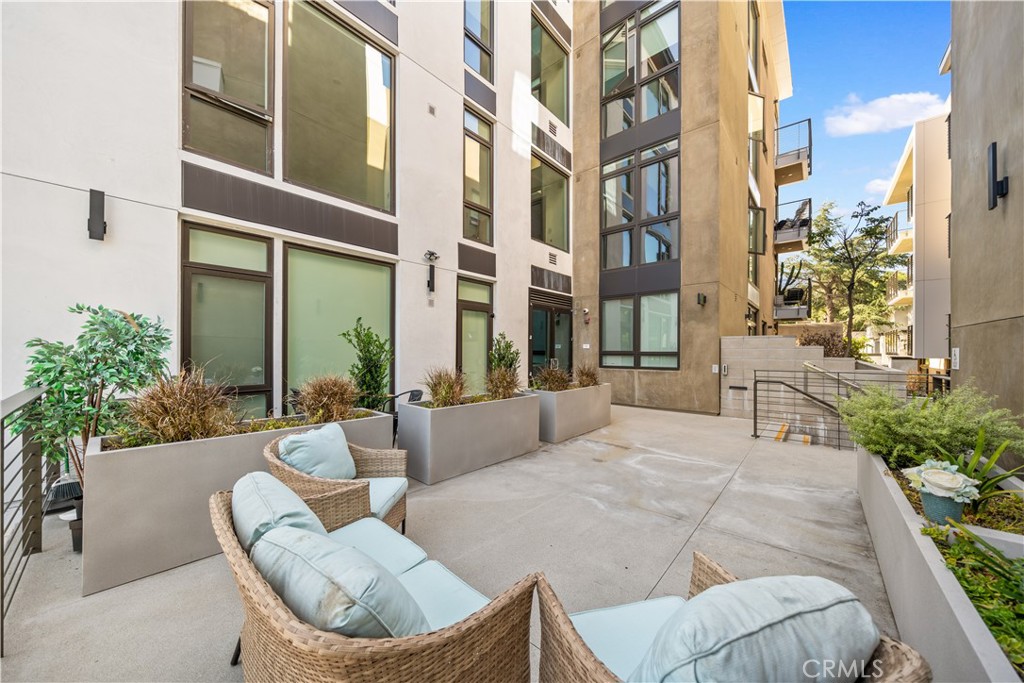 709 E Walnut Street 227