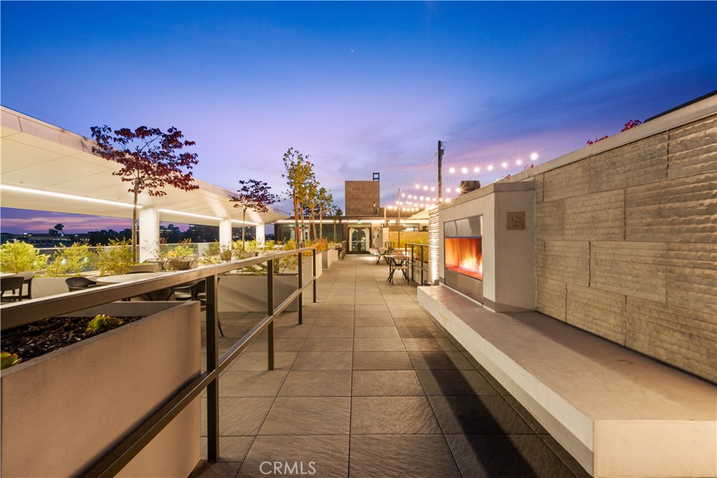 709 E Walnut Street 227