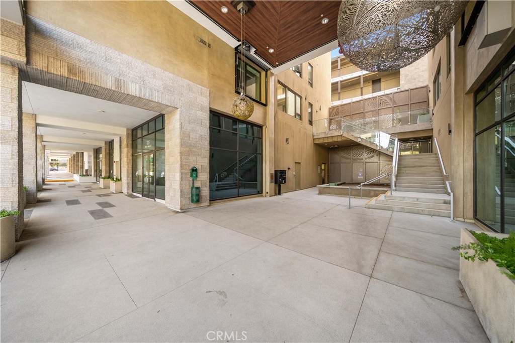 709 E Walnut Street 227