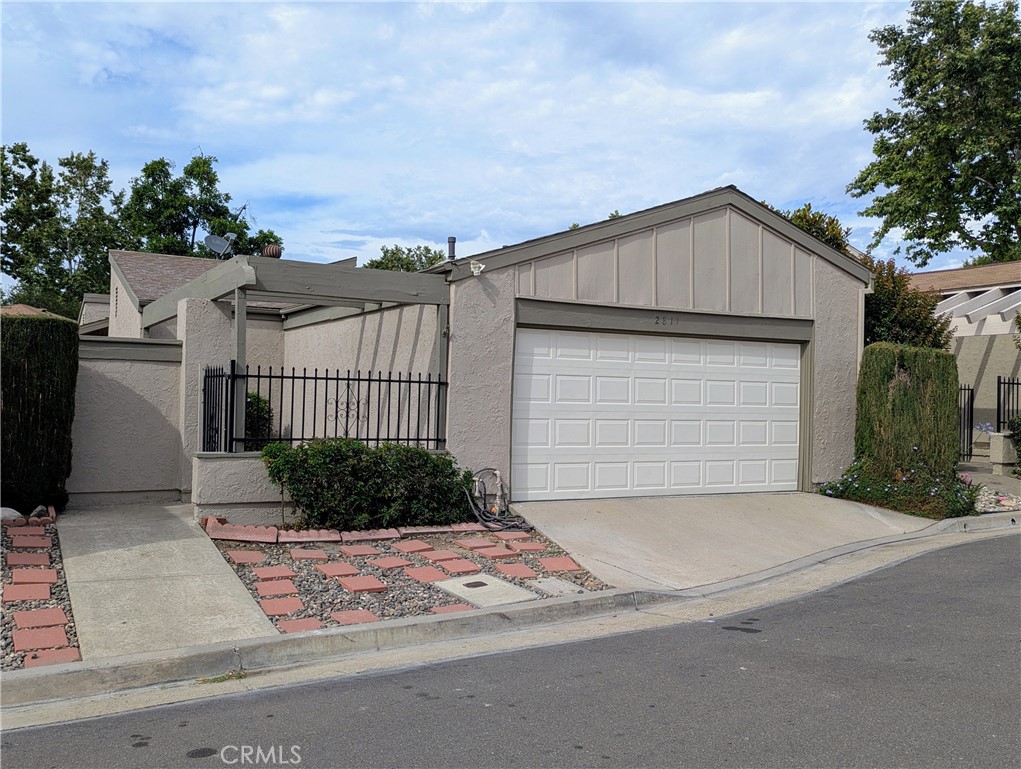 2811 Lancewood Court