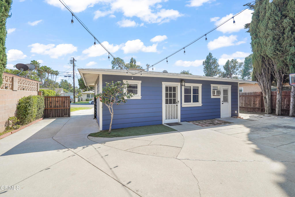 735 W Lemon Avenue