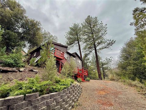 Photo of 2608 Basel Court, Pine Mountain Club, CA 93222 (MLS # SR25263645)