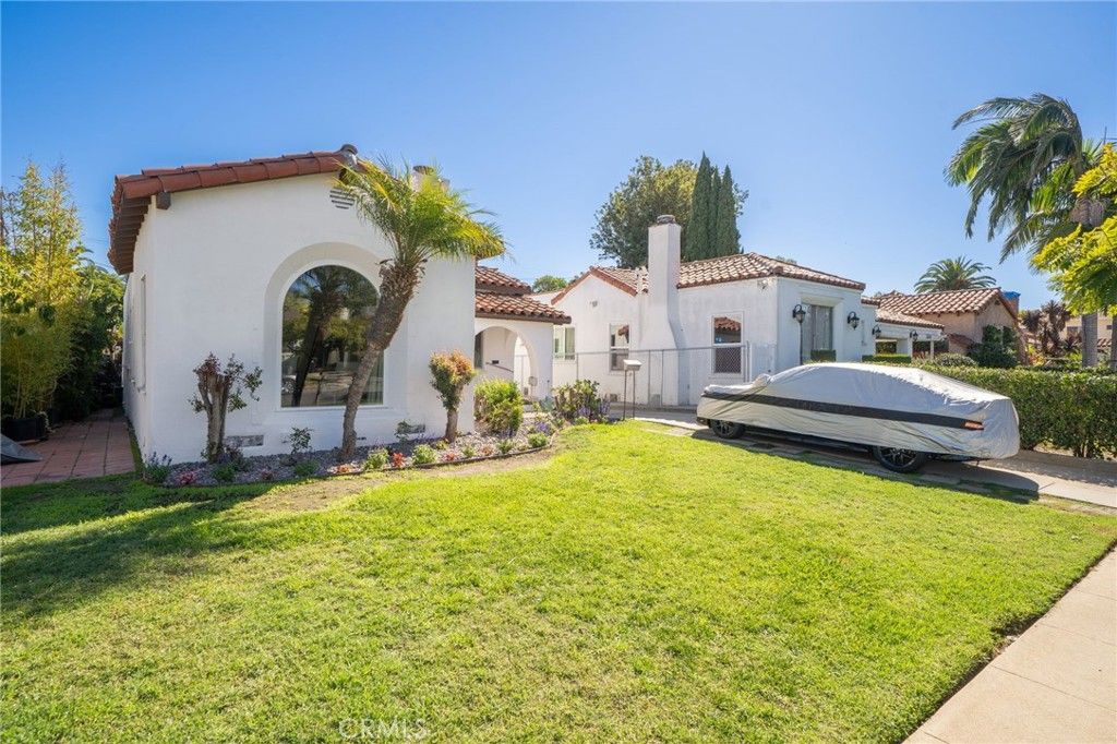 Photo of 2630 S Halm Avenue, Los Angeles, CA 90034 (MLS # CV25250925)