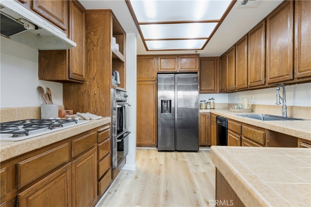 16255 Pacific 106
