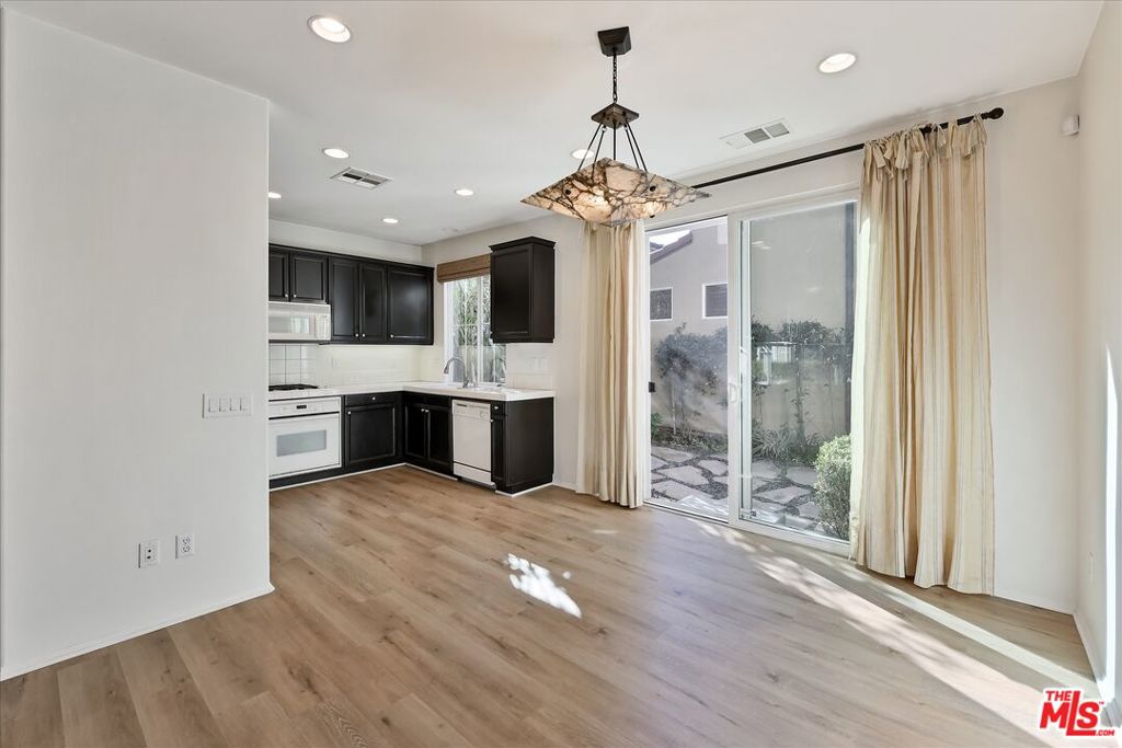 3602 W Medici Lane