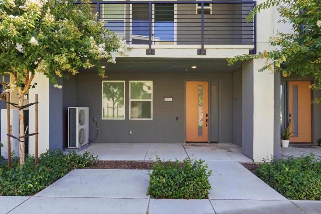 6583 Vision Court