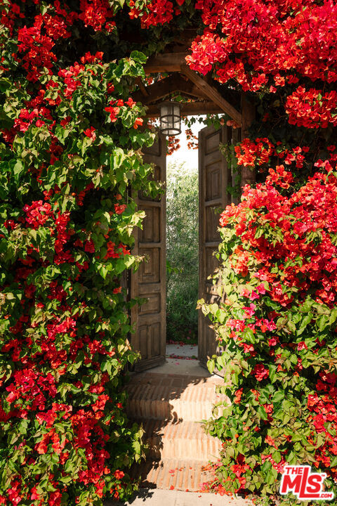 3128 Stanford Avenue