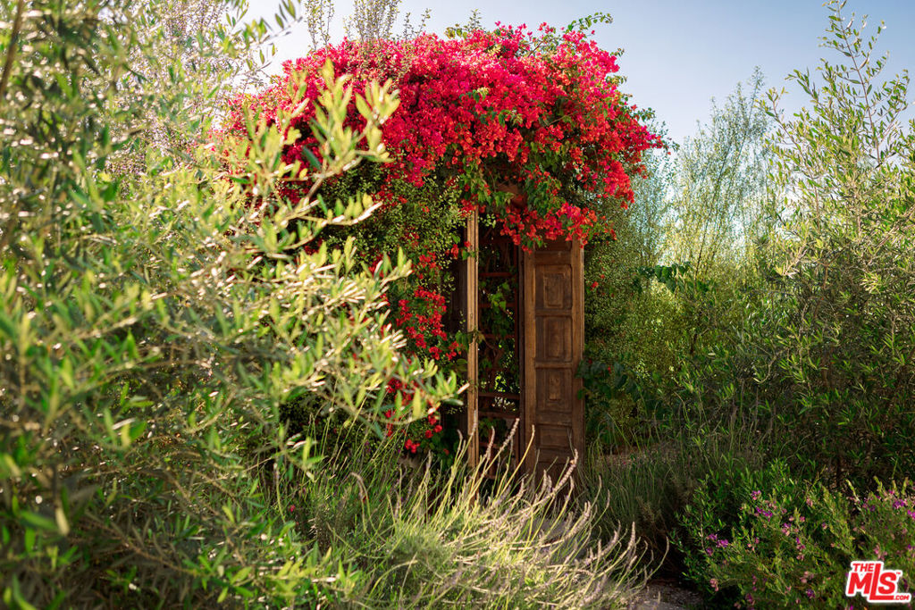 3128 Stanford Avenue