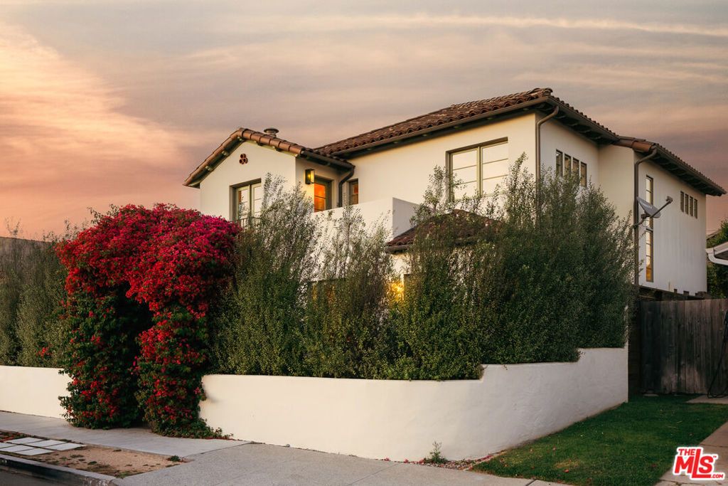 Photo of 3128 Stanford Avenue, Venice, CA 90292 (MLS # 26673817)