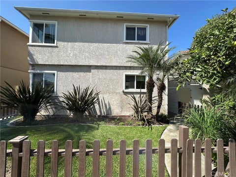 Photo of 125 Nieto Avenue #1/2, Long Beach, CA 90803 (MLS # OC26215286)