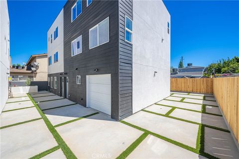 Photo of 6834 Hazeltine Avenue #3, Van Nuys, CA 91405 (MLS # MB25235912) Photo of 6834 Hazeltine Avenue #3, Van Nuys, CA 91405 (MLS # MB25235912)