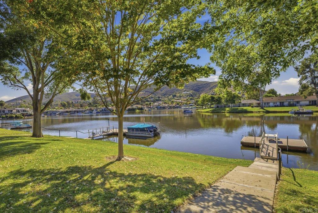 1541 Via Entrada Del Lago