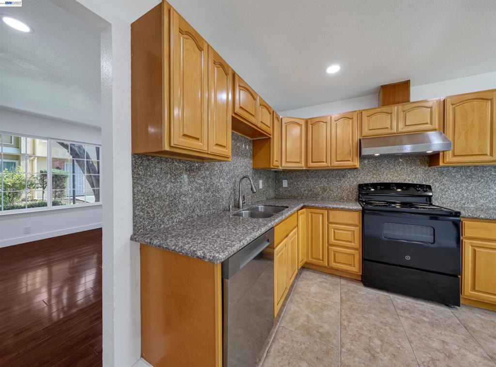 4228 Comet Cir